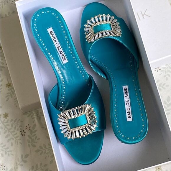 Manolo Blahnik Laalita 50 Embellished Buckle Satin Mules size 39.5 - Picture 11 of 13